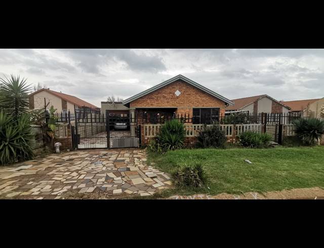 4 BEDROOM HOUSE FOR SALE IN EDEN PARK
